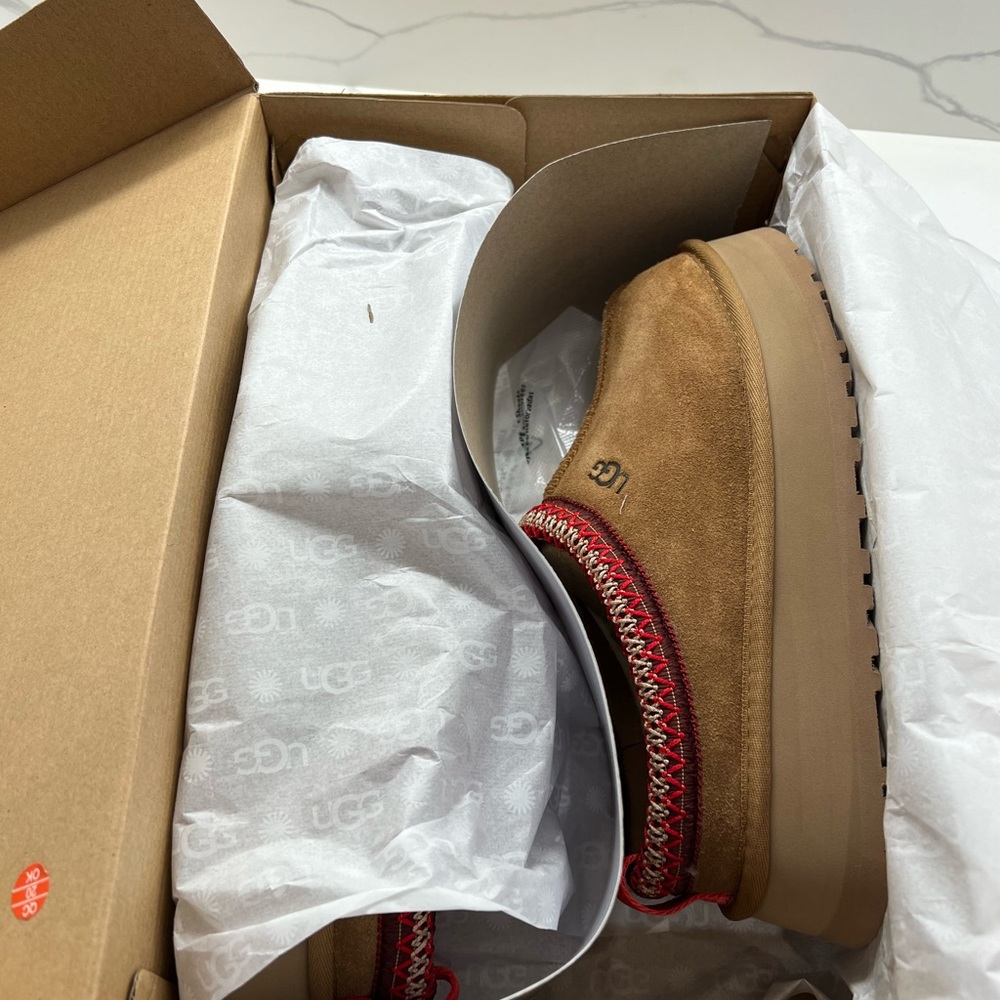 Brand new! Ugg Tazz women’s size 9. Chesnut color